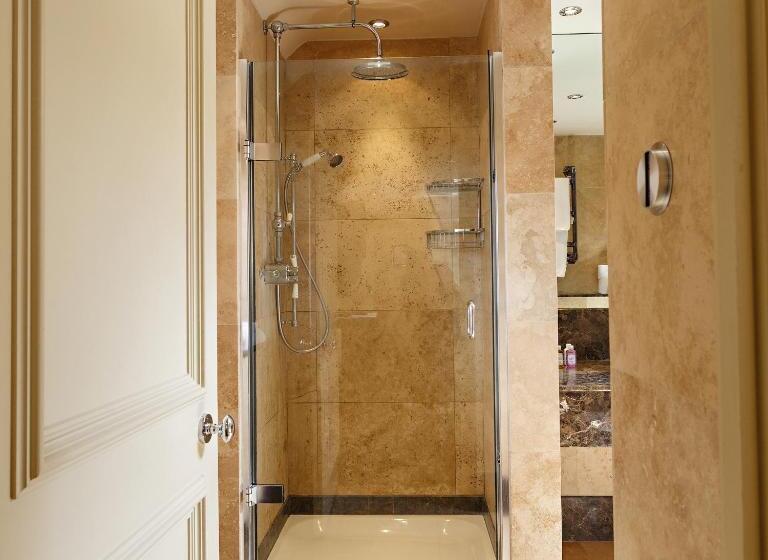 住宿加早餐  Byfords