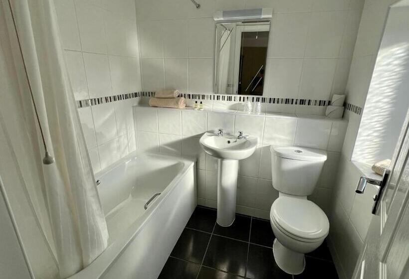 민박 Calverts Hotel   Newport, Isle Of Wight