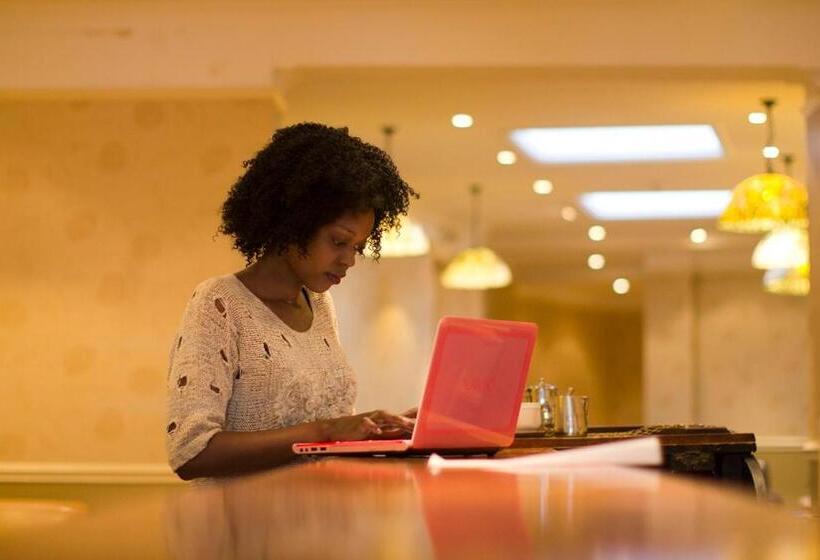 민박 Calverts Hotel   Newport, Isle Of Wight