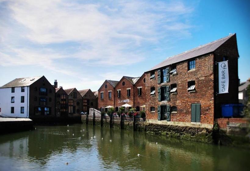 민박 Calverts Hotel   Newport, Isle Of Wight