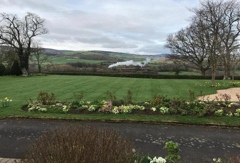 مبيت وإفطار Cedar House