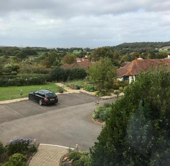 مبيت وإفطار Cedar House