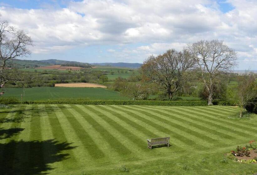 مبيت وإفطار Cedar House