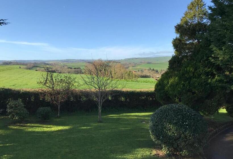 مبيت وإفطار Cedar House