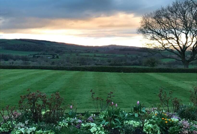 مبيت وإفطار Cedar House