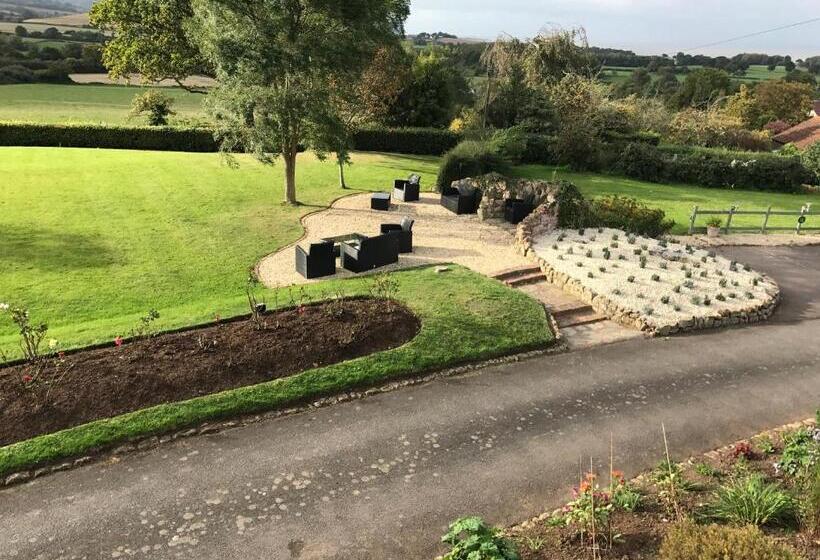 مبيت وإفطار Cedar House