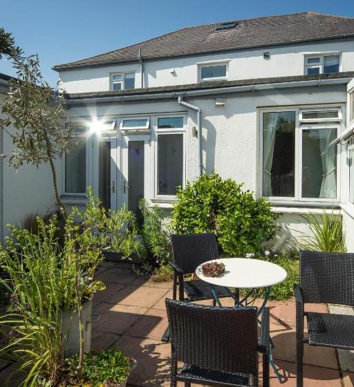 Bed and Breakfast Chillington House