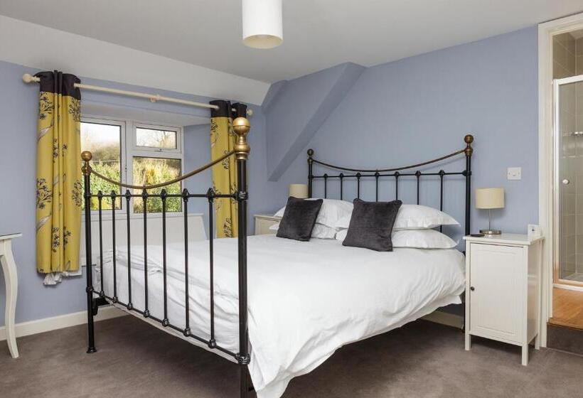 Bed and Breakfast Chillington House