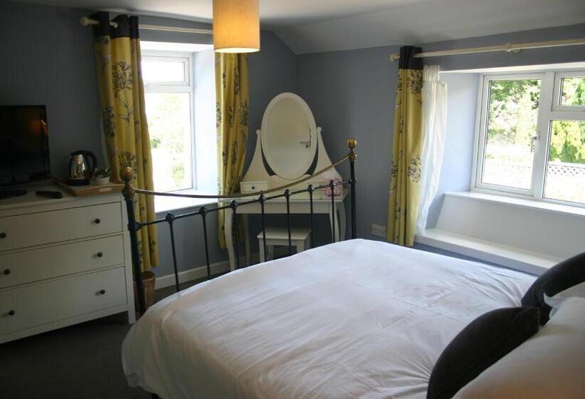 Bed and Breakfast Chillington House