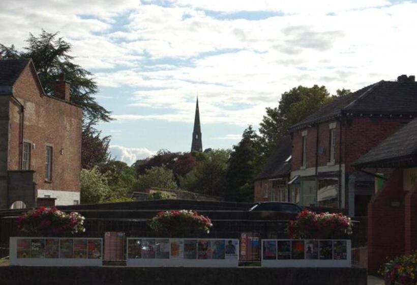 تختخواب و صبحانه Compton House