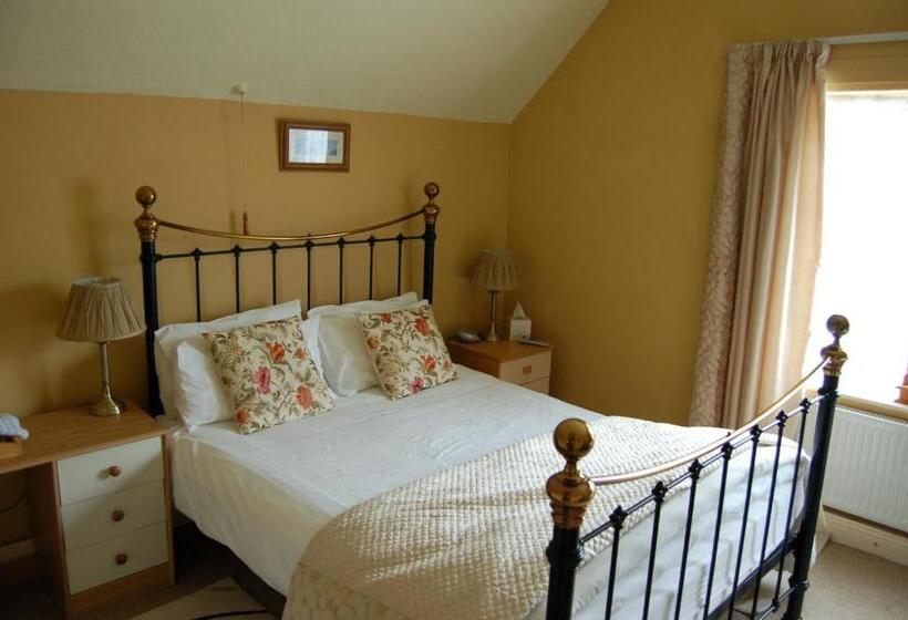 تختخواب و صبحانه Compton House