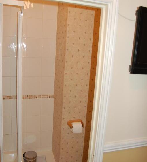 تختخواب و صبحانه Compton House