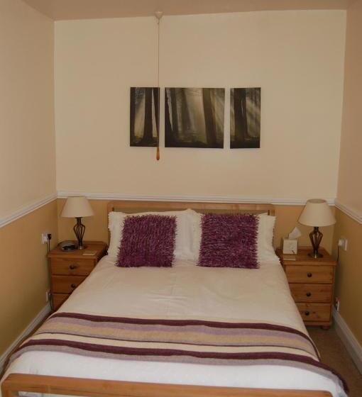 تختخواب و صبحانه Compton House