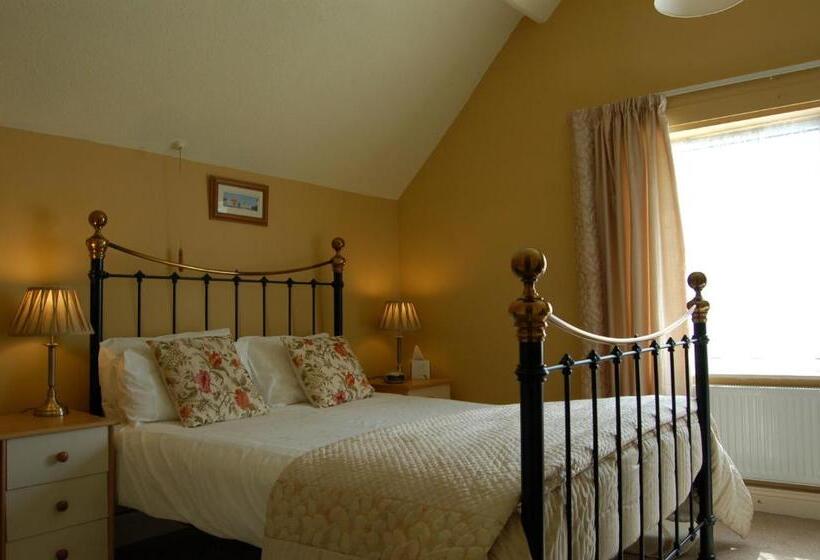 تختخواب و صبحانه Compton House