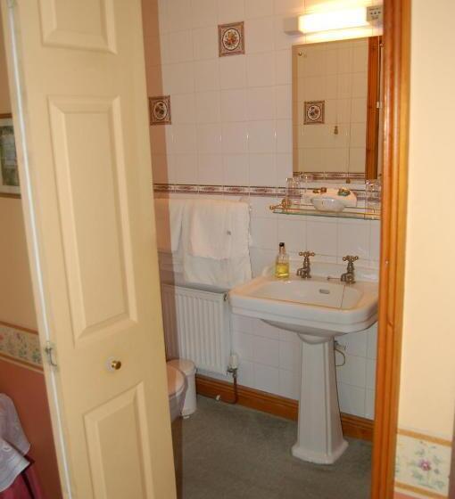 تختخواب و صبحانه Compton House