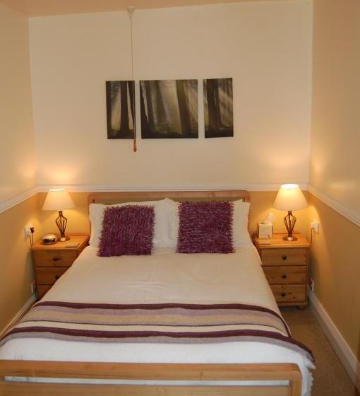 تختخواب و صبحانه Compton House