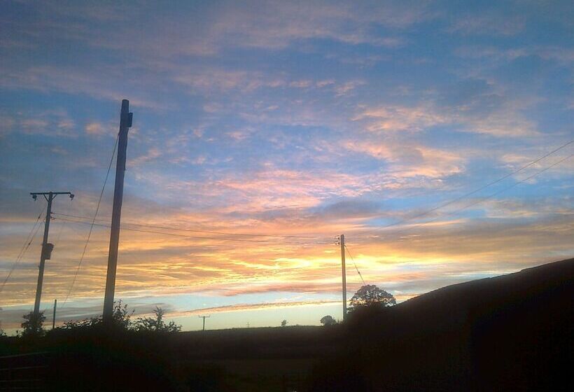 تختخواب و صبحانه Courtbrook Farm