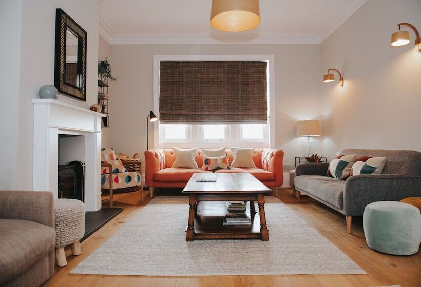 مبيت وإفطار Eastfield Lodge