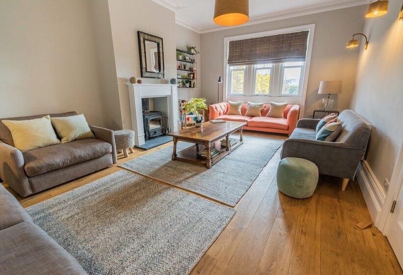 مبيت وإفطار Eastfield Lodge