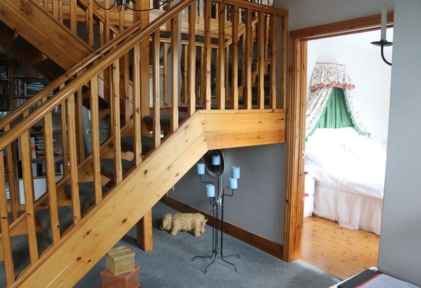 ベッドアンドブレックファースト Five Oaks