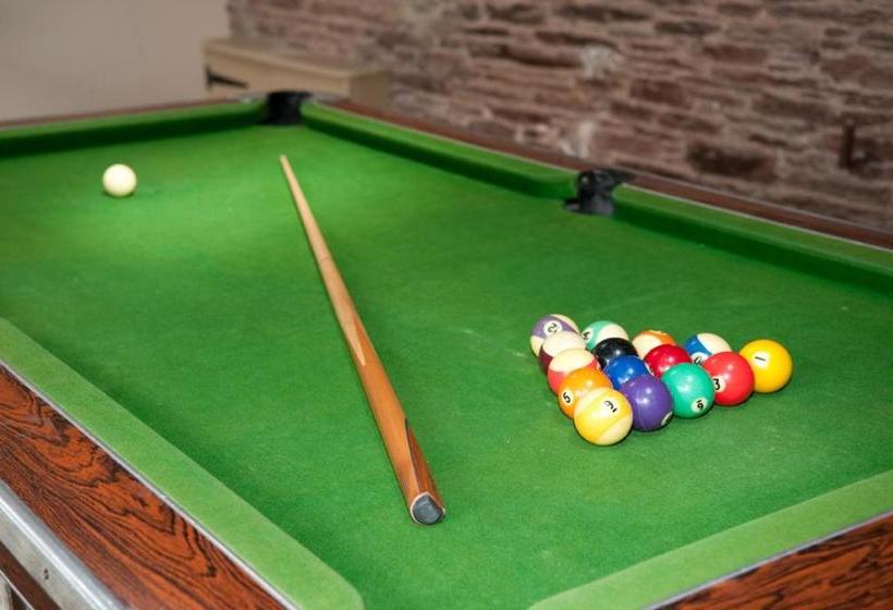 تختخواب و صبحانه Greenway Barn