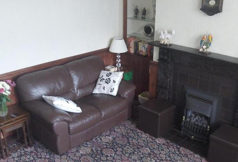 צימר Ivydene Guest House