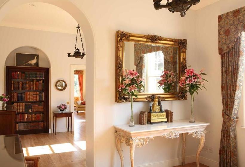 مبيت وإفطار Pentillie Castle And Estate