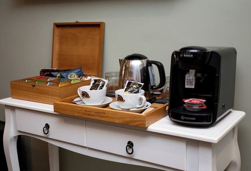 Bed and Breakfast The Percy Arms