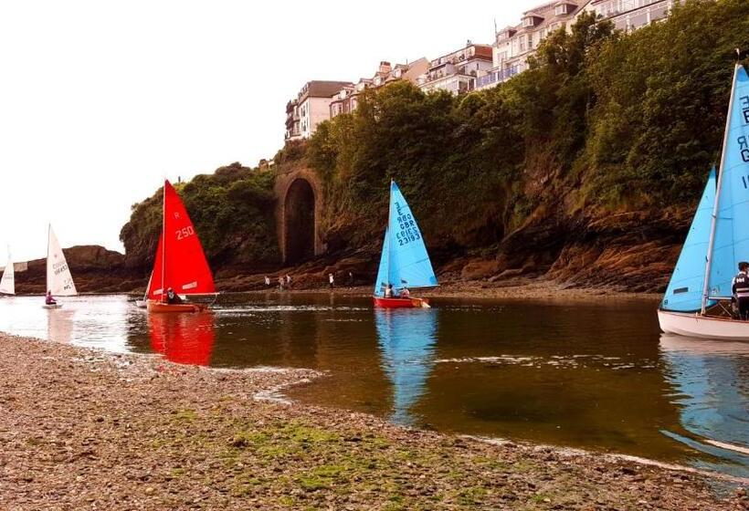 مبيت وإفطار Schooner Point Guest House