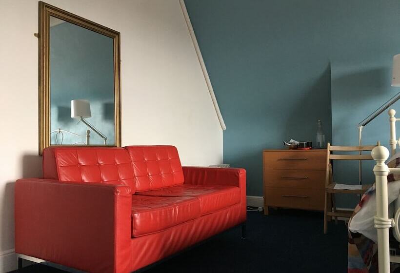 مبيت وإفطار Square Tree House