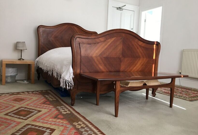 مبيت وإفطار Square Tree House