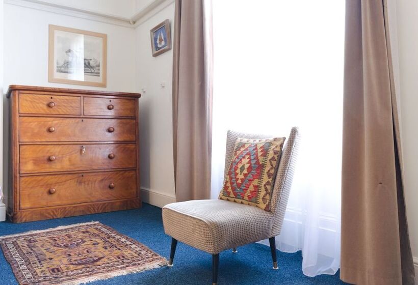 مبيت وإفطار Square Tree House