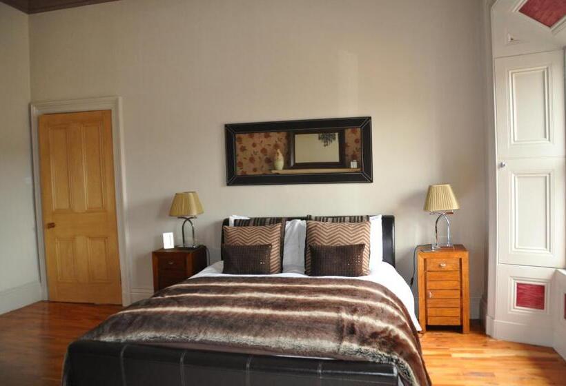 مبيت وإفطار The Bank Guest House