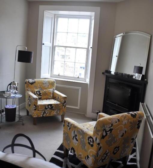 مبيت وإفطار The Bank Guest House