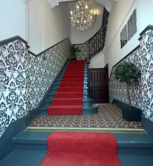 مبيت وإفطار The Bank Guest House