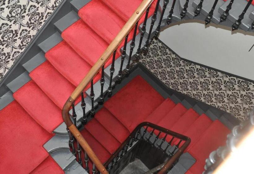 مبيت وإفطار The Bank Guest House