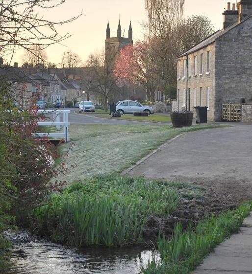 ベッドアンドブレックファースト Carlton Lodge