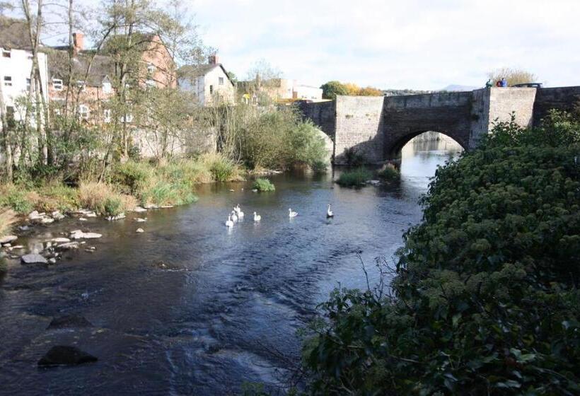 ベッドアンドブレックファースト The Charlton Arms