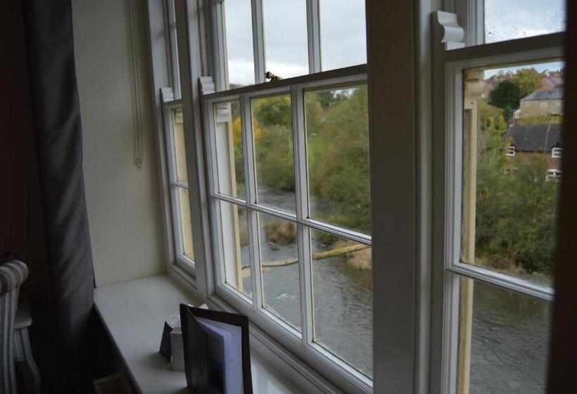 ベッドアンドブレックファースト The Charlton Arms