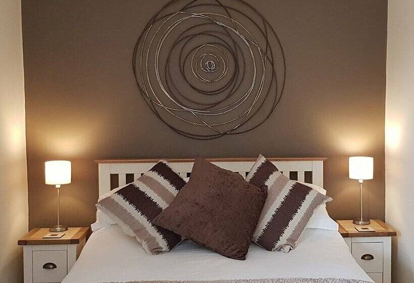 مبيت وإفطار The Greyhound Inn