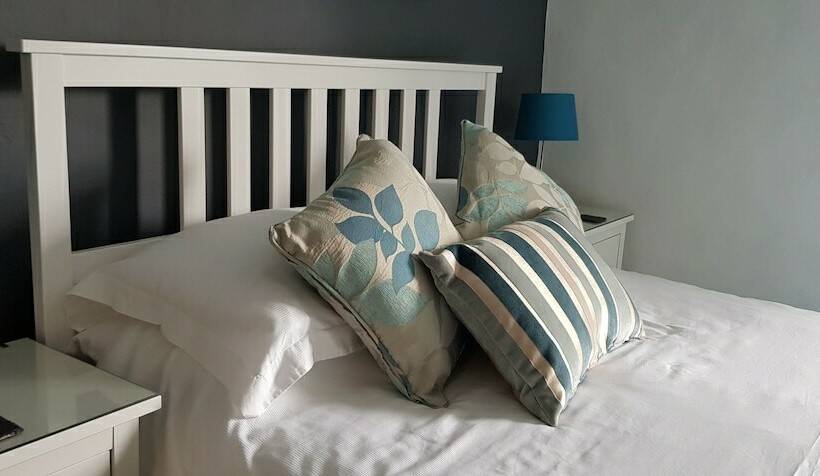 مبيت وإفطار The Greyhound Inn