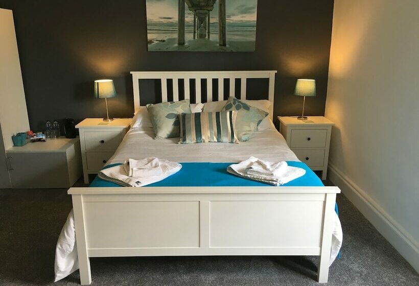 مبيت وإفطار The Greyhound Inn