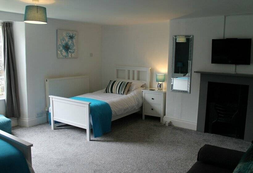 Bed and Breakfast The Greyhound Inn