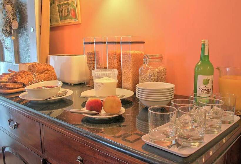 مبيت وإفطار The Old Rectory