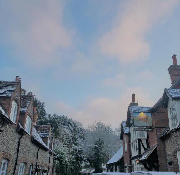 مبيت وإفطار The Stag And Huntsman At Hambleden