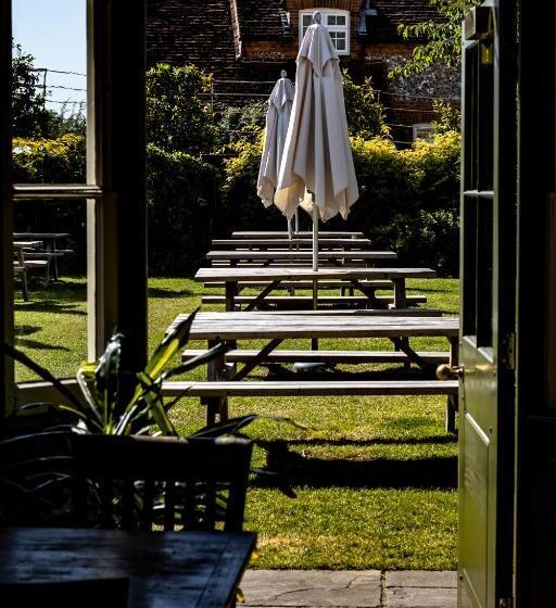 مبيت وإفطار The Stag And Huntsman At Hambleden