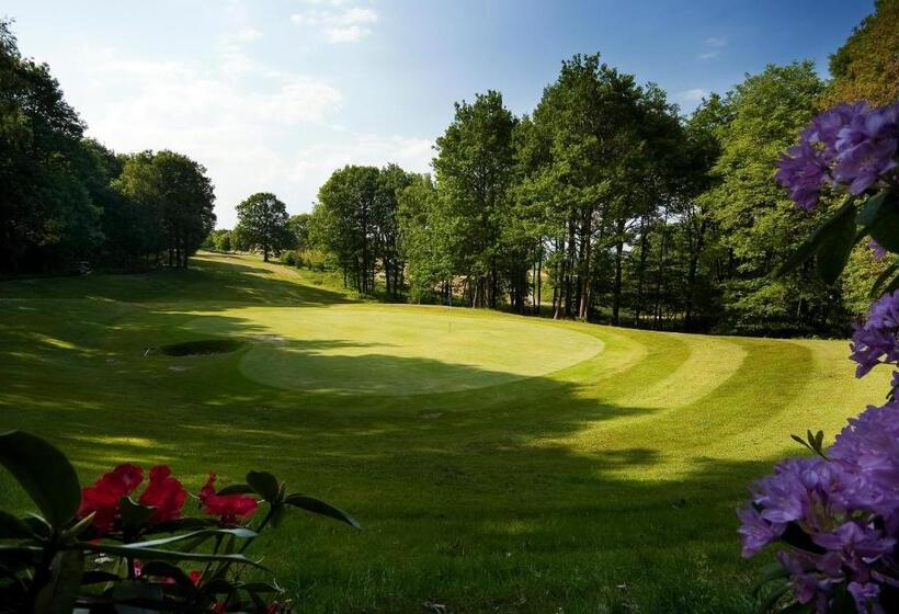 צימר Wharton Park Golf & Country Club