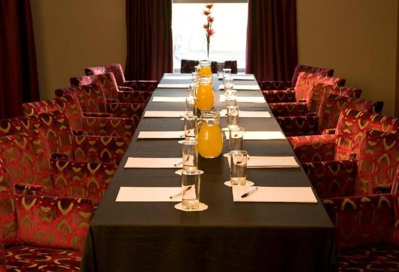 צימר Wharton Park Golf & Country Club