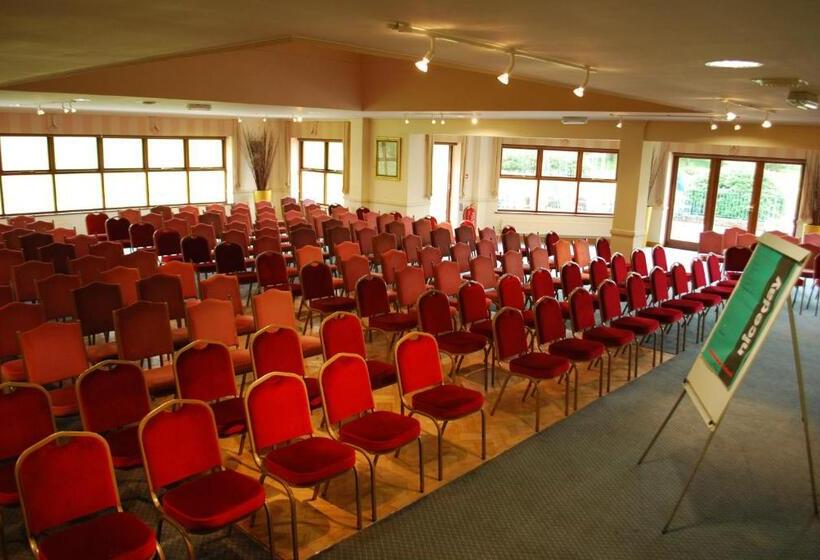 צימר Wharton Park Golf & Country Club