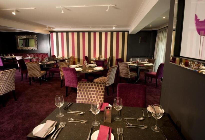 צימר Wharton Park Golf & Country Club